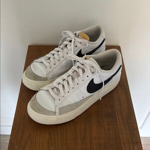 Nike White and Black Sneakers